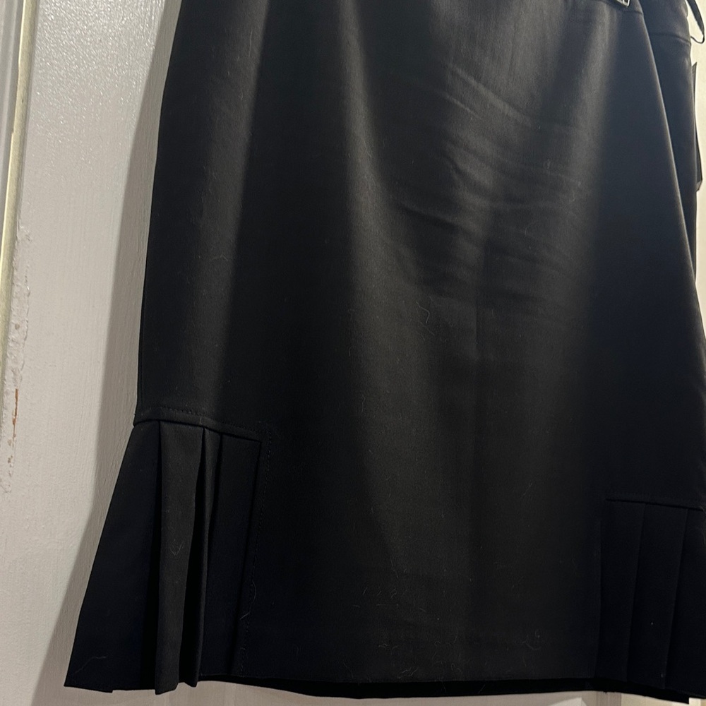 Tahari Size 12 NWT Black Pencil Skirt with pleated sides - Picture 7 of 7